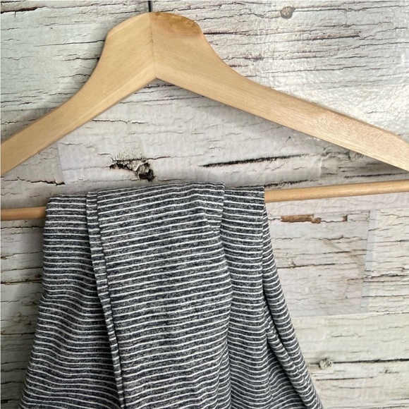 Lululemon Vinyasa Scarf Multiway wrap black gray stripe - Picture 2 of 7